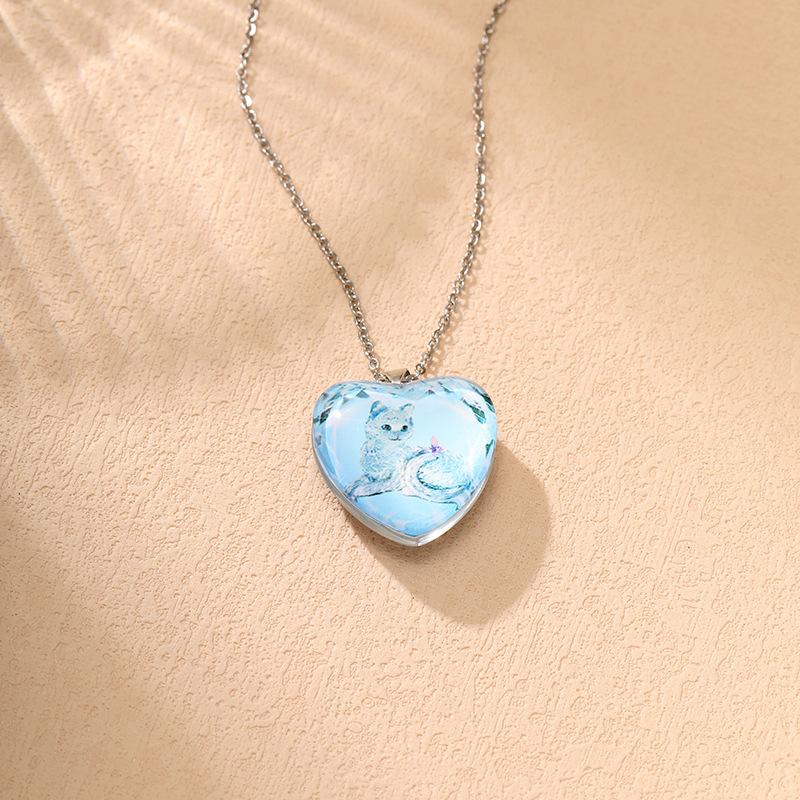 Fashionable heart-shaped crystal pendant Simple cute cat series necklace for women