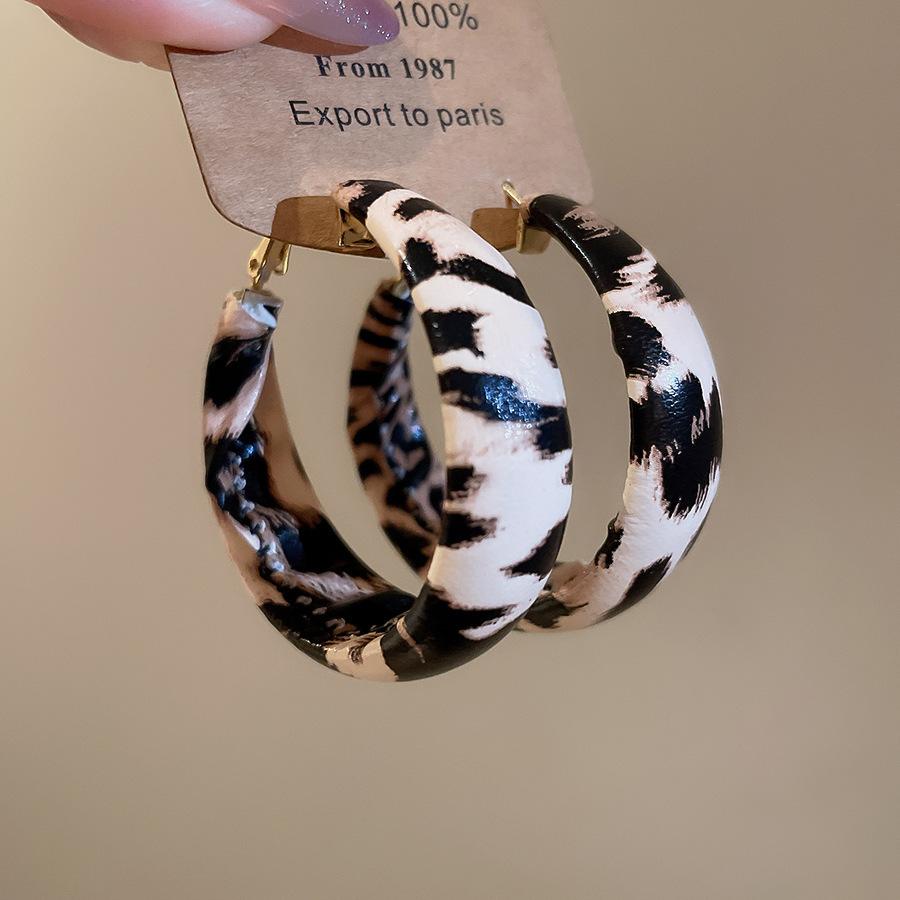 European and American retro autumn and winter geometric leather leopard print earrings light luxury stud earrings personality temperament earrings