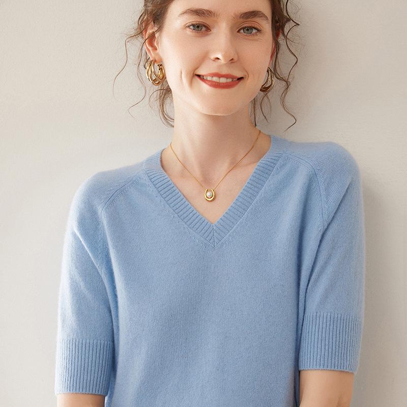 Women's V-Neck Cashmere Knit Five-Sleeve Sweater - Soft, Slim Fit for Spring/Autumn