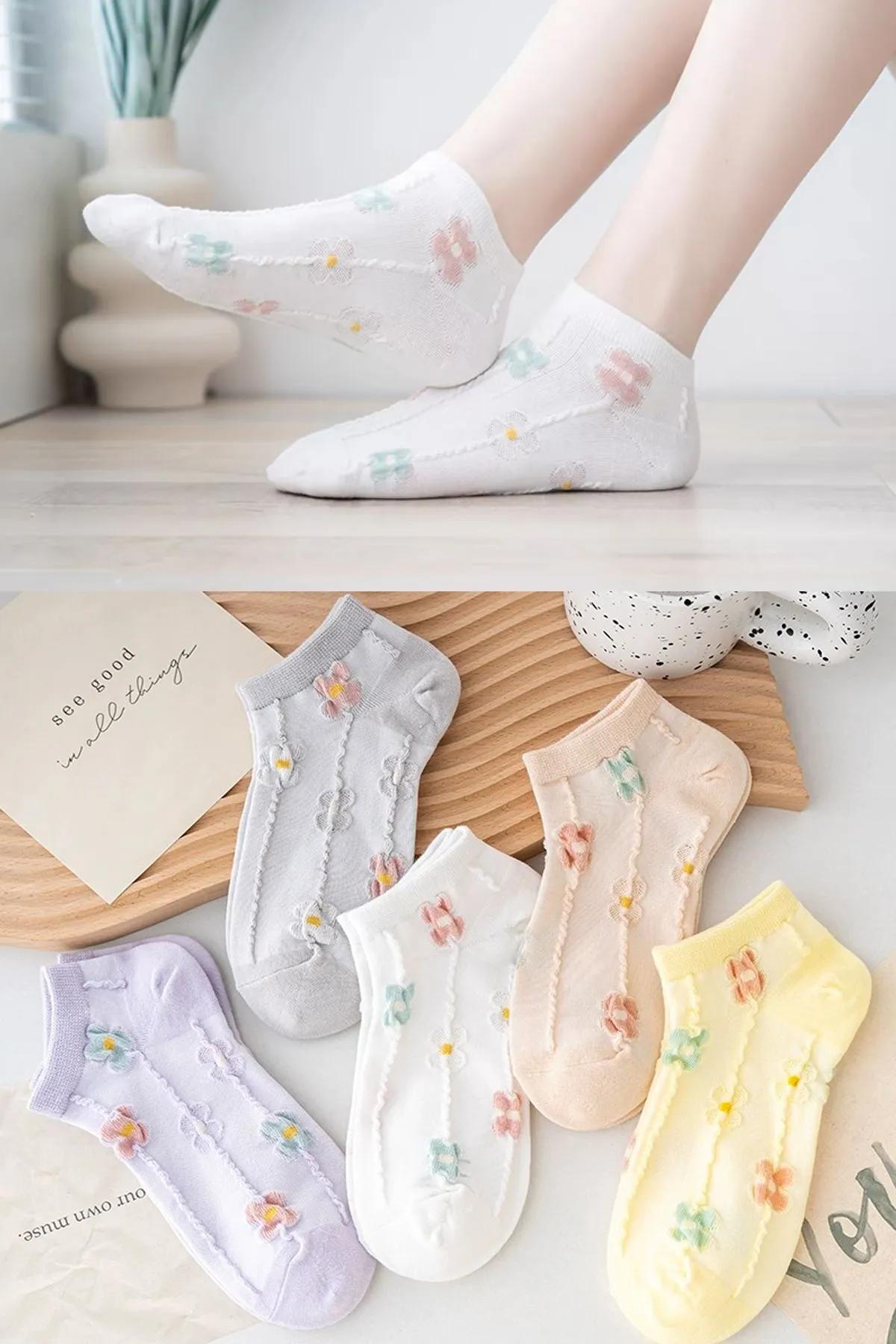 

5 Pairs of Women s Floral Embossed Socks