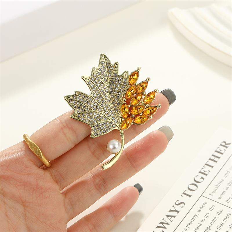 Pearl Alloy Maple Leaf Brooch Chic Pin Women Men Clothing Accessory Jewelry Suit Lapel Corsage  Year Gift