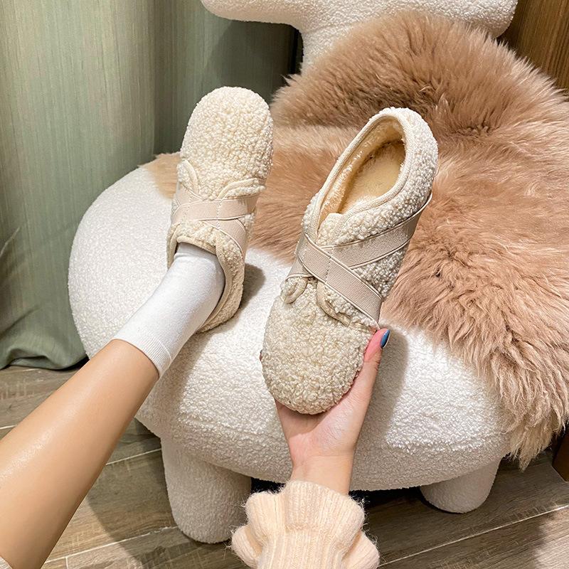 

Mao Mao shoes Internet celebrity Doudou shoes flat cross belt winter new one-pedal Mao Mao shoes women wear velvet cotton shoes in winter 34 білий