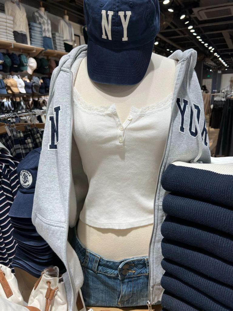 BM Tarzı Kadın Yazlık Pamuklu Fitilli Atlet Yedek Düğmeli Askılar ve Amerikan Danteli.