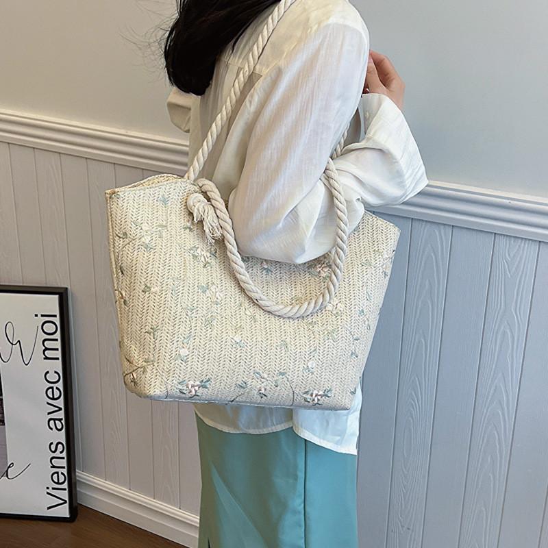 Summer Large Capacity Woven Handbag With Magnetic Closure For Daily Outfits