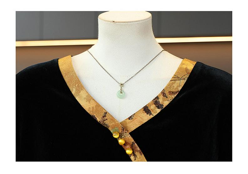 2026 New Chinese Style Velvet Vest Three-Piece Set: Stylish, Slimming, Age-Reducing with Frog Button Embroidery.