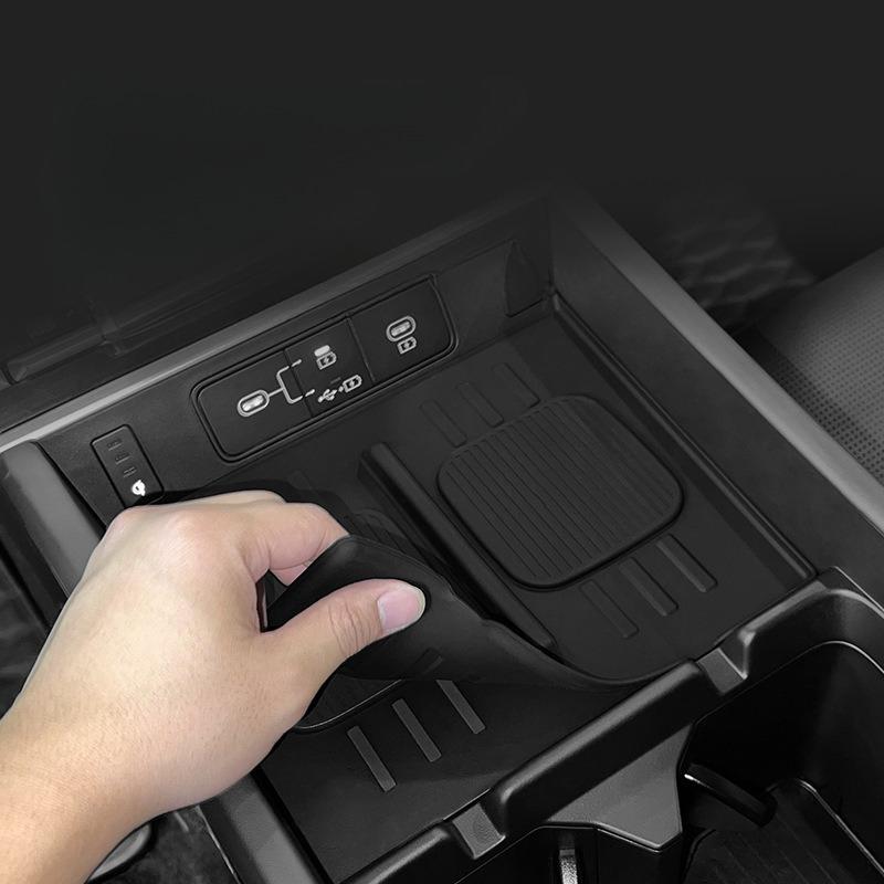 Für Hyundai Santa Fe 2025 Kabelloses Ladefeld Auto Handy Rutschfeste Ladematte Silikon Schutzpad Auto Innenzubehör