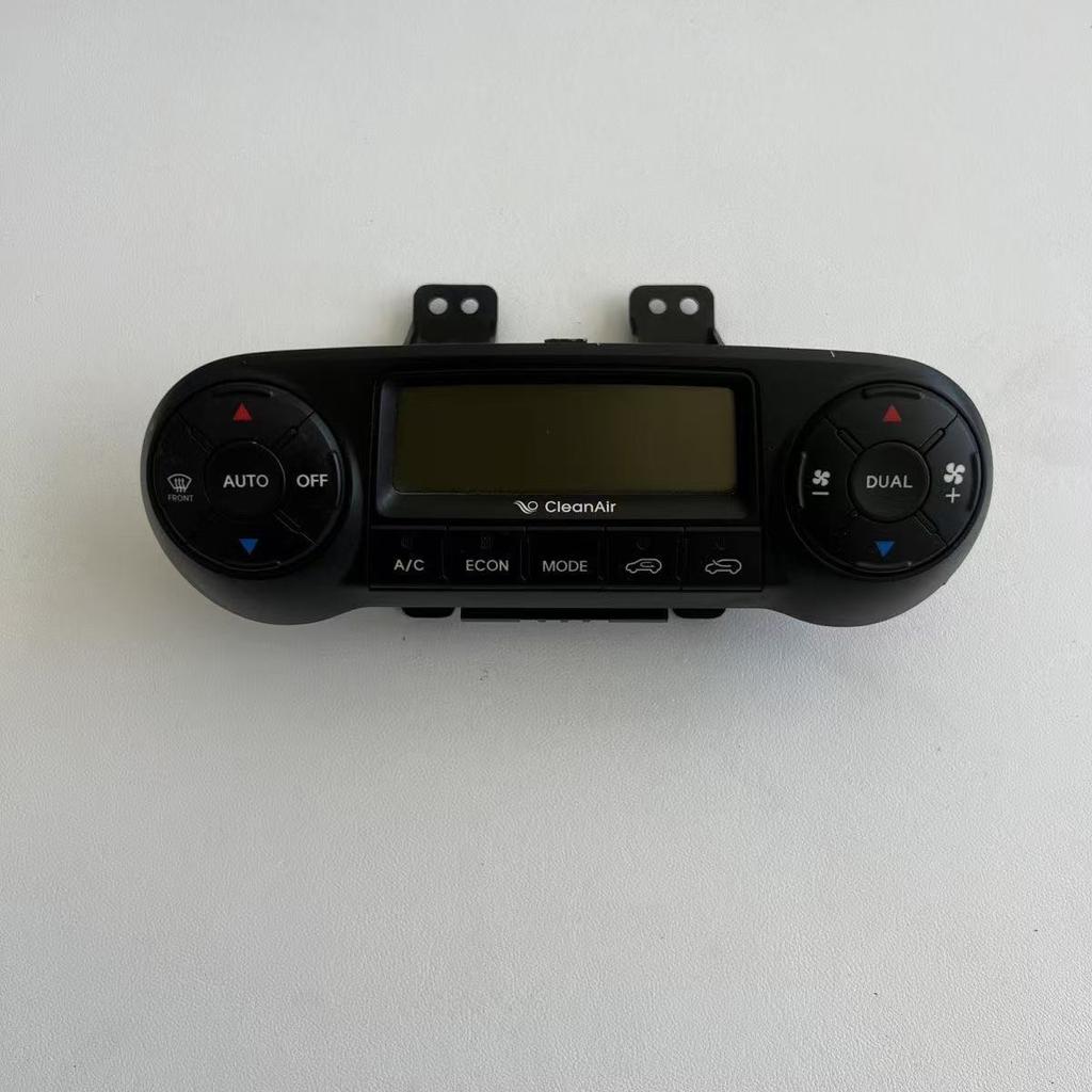 Car AC Heater Climate Control for IX35 Automatic Constant Temperature Air Conditioning Control Switch Assembly 97250-2Z000