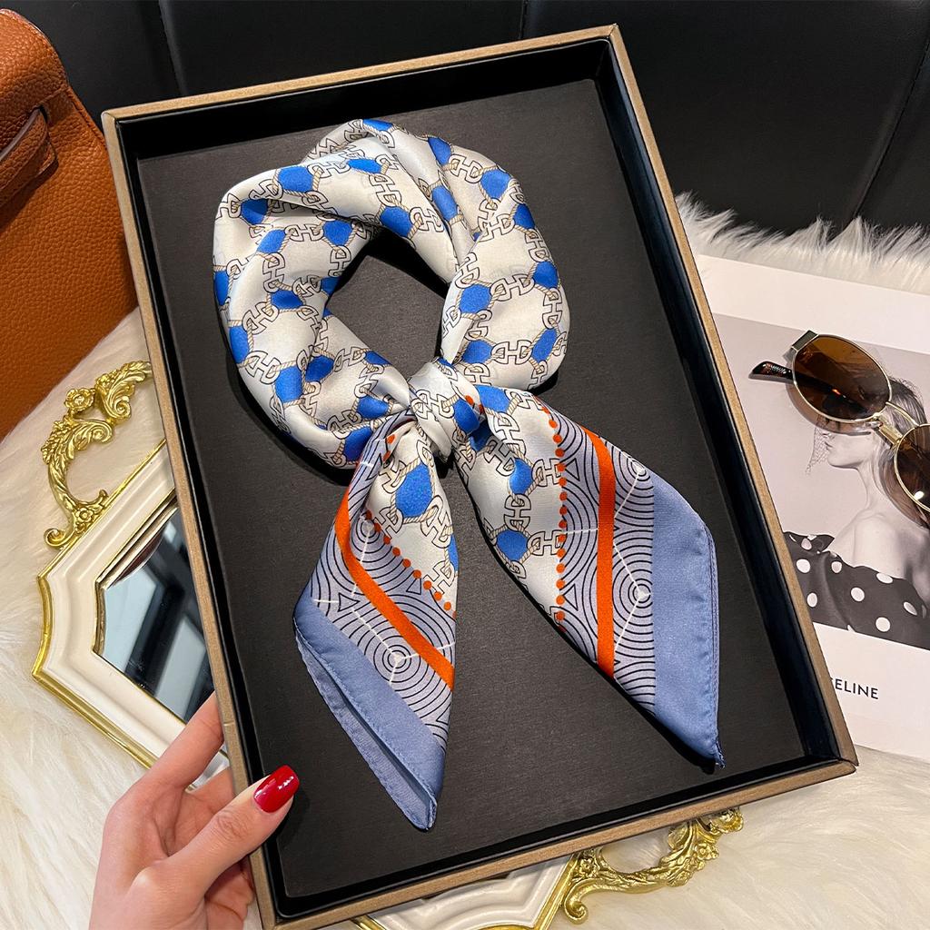2025 Women Summer New Luxury Fashion Chain Pattern Silk Scarf Soft Hairband Neckerchief Tie Female Headband Foulard 70*70cm