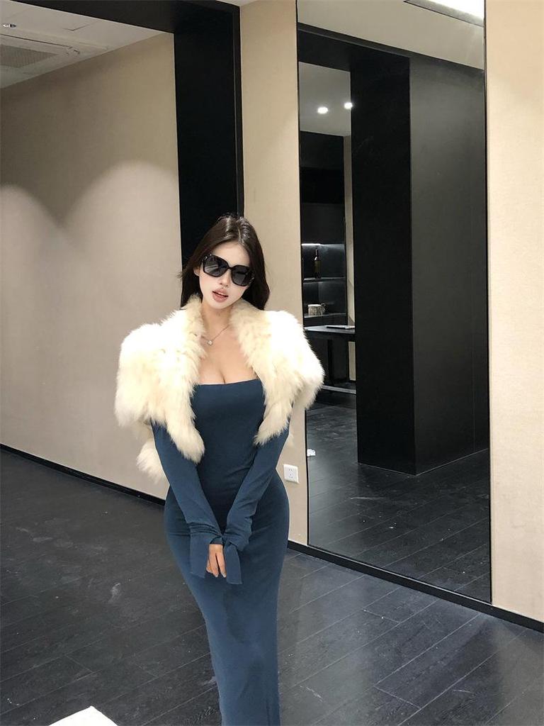 2025 Winter Off-Shoulder Two-Tone Dress: Slimming, Sexy, Elegant & Backless with Inner Camisole for Women
