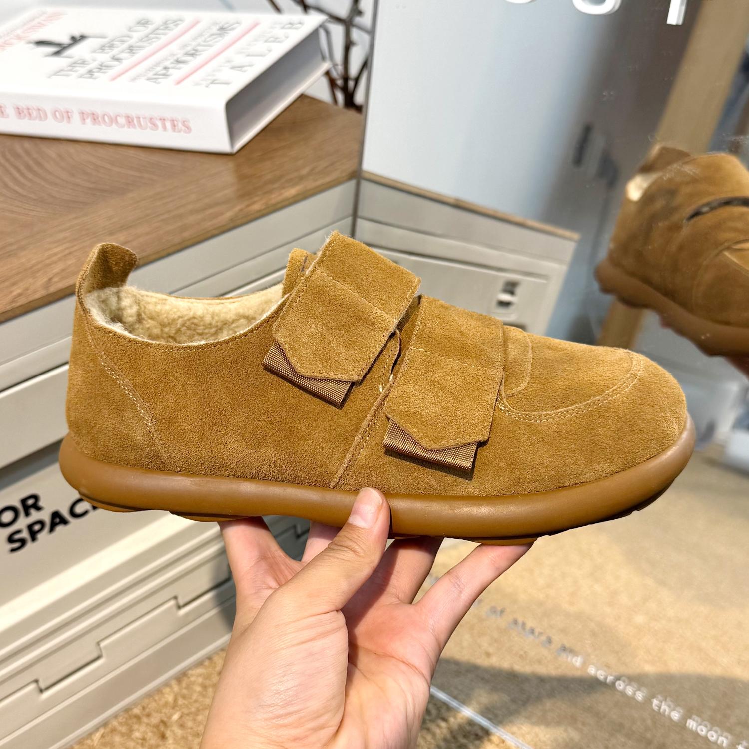 

Retro leather thick-soled velvet Birkenstock cotton shoes for women s winter new round-headed one-pedal soft-soled snow shoes 39