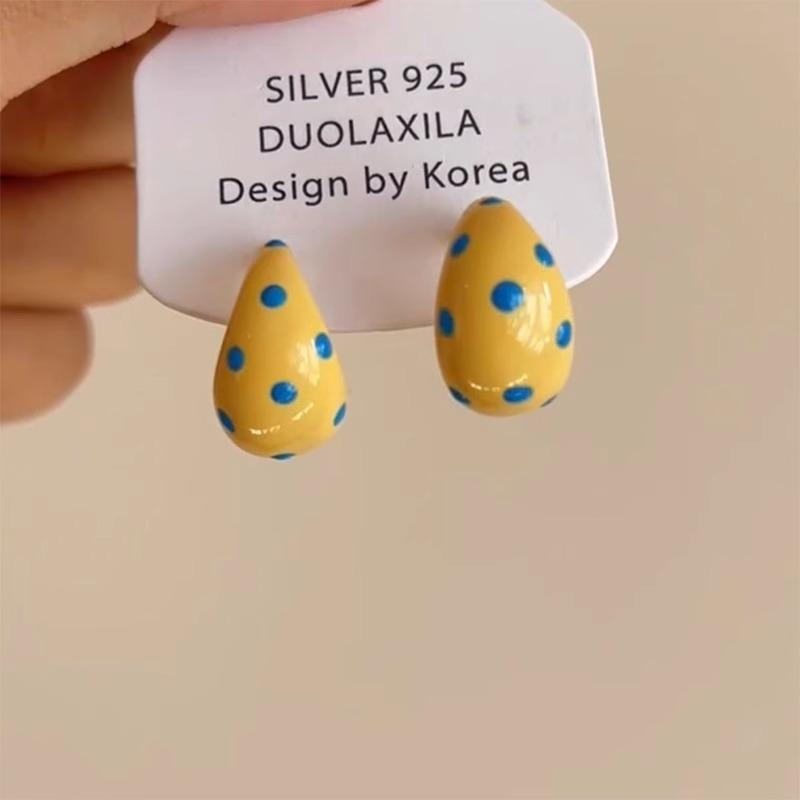 

Silver needle dripping oil polka dot C-shaped stud earrings summer sweet and gentle earrings women s fashion versatile earrings design sense niche