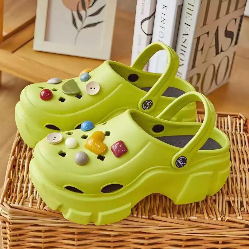 Women's Thick-Soled Height-Boosting Clogs: Stylish Non-Slip, Breathable, Closed-Toe for Outdoor, Office, Operating Room, or Summer Wear.