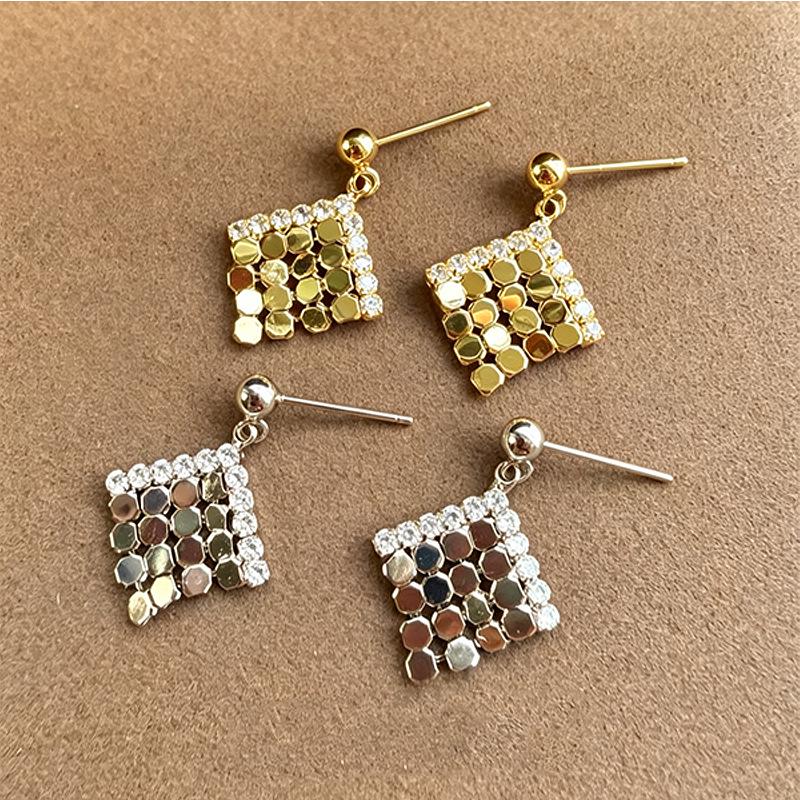 Exquisite Retro Hong Kong Geometric Diamond Dangle Earrings for Women: Fashionable, Elegant Studs with a High-End Feel