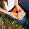 Kalimba 17 Tasten Mahagoni Daumenklavier Anfänger Stimmung Aufbewahrungskoffer Schutzhülle Japanische Lernblatt Katakana Tonleiter Geschenk für Kinder und Erwachsene