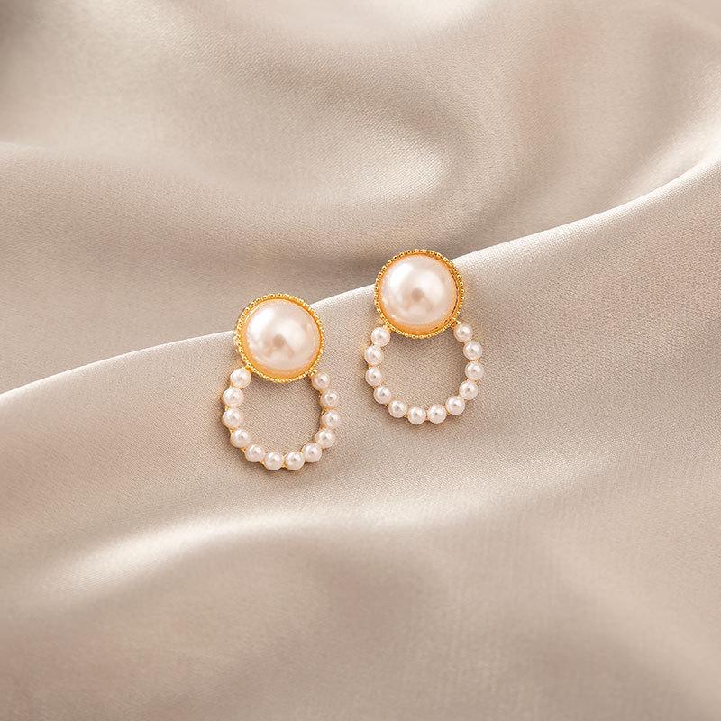 Elegant Pearl Ear Clips for Non-Pierced Ears - Chic and Luxurious Design