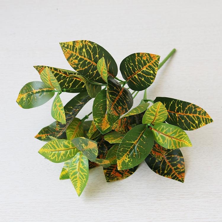 

Искусственная свадебная цветочная стена с папоротником и персидскими листьями