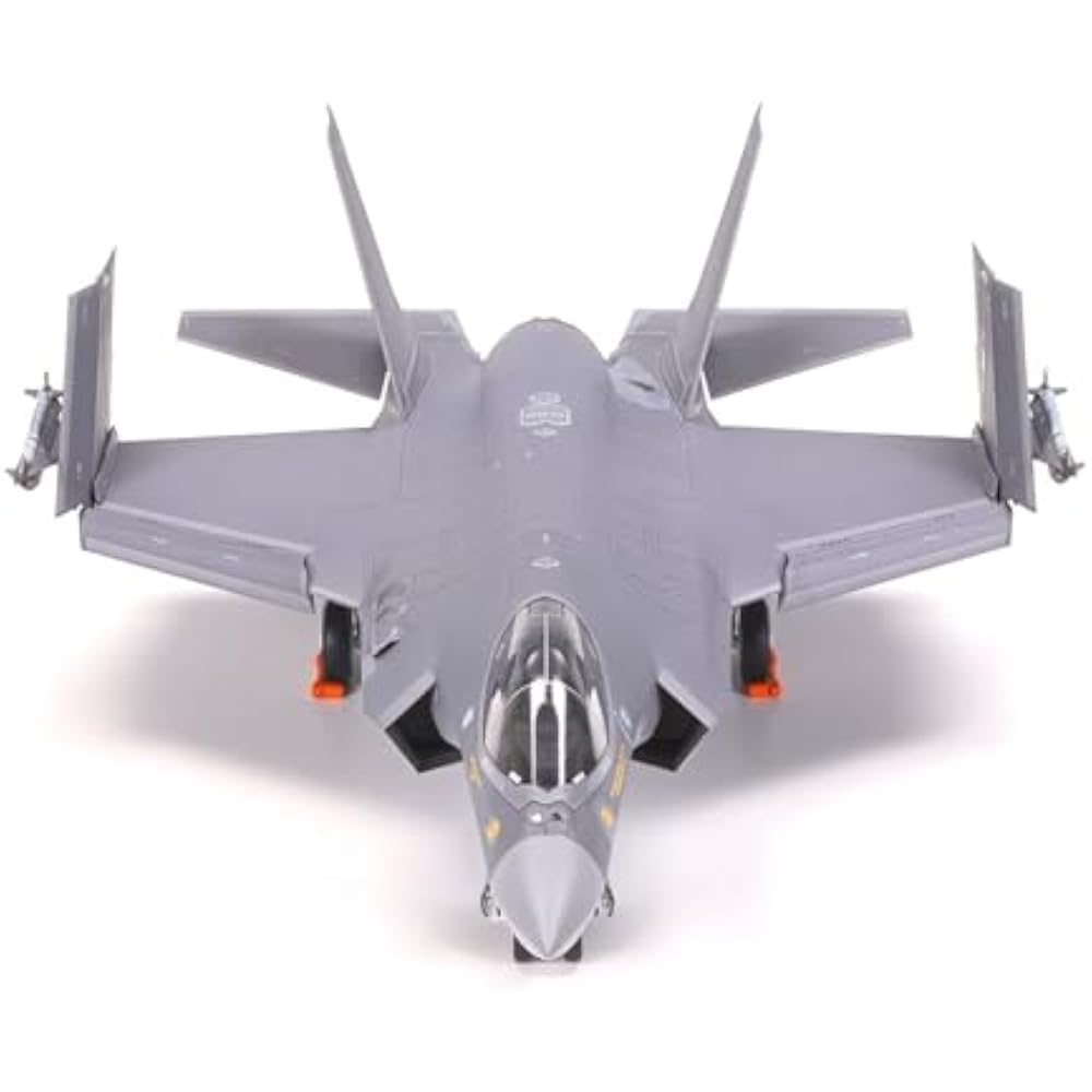 Tamiya (TAMIYA) 1/72 Warbird Collection No.94 Lockheed Martin F-35C Lightning II Plastic Model 60...