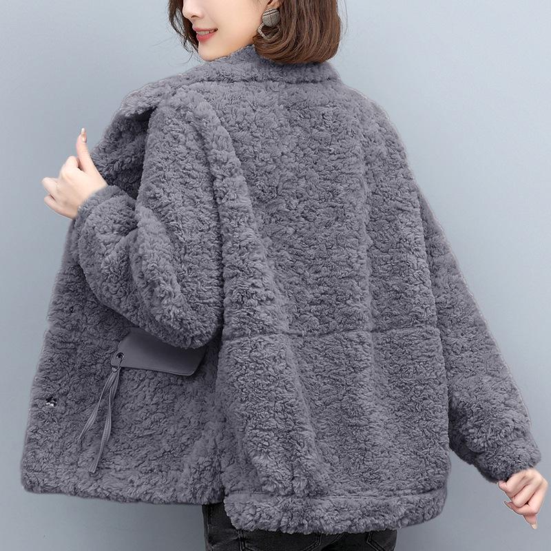 Women's 2024 Lambswool Fur-Lined Coat: Versatile, Loose-Fit Winter Short Cotton Jacket for Fashionable Moms