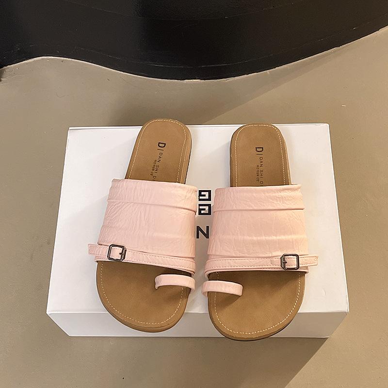 French small fragrant wind cover toe cool slippers female summer wear flat bottom 2025 new fashion fairy word beach slippers