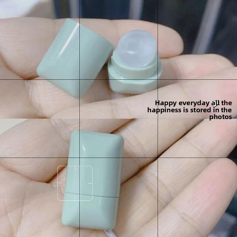 1PCS Mini Cute Portable Silicone Lip Brush Lipstick Brush with Cover Lip Brush Smudge Brush Carry-on Portable Brush Lip Gloss