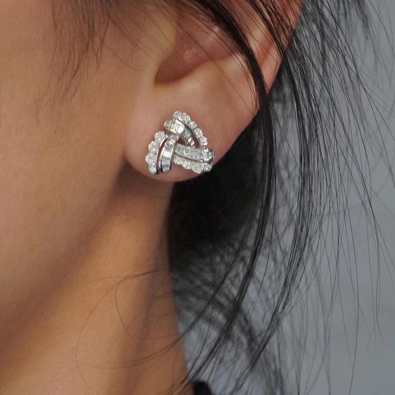 Graceful Silver Color Stud Earrings Fashion Lady Engagement Jewelry Chic Bright Cubic Zirconia Accessories for Wedding