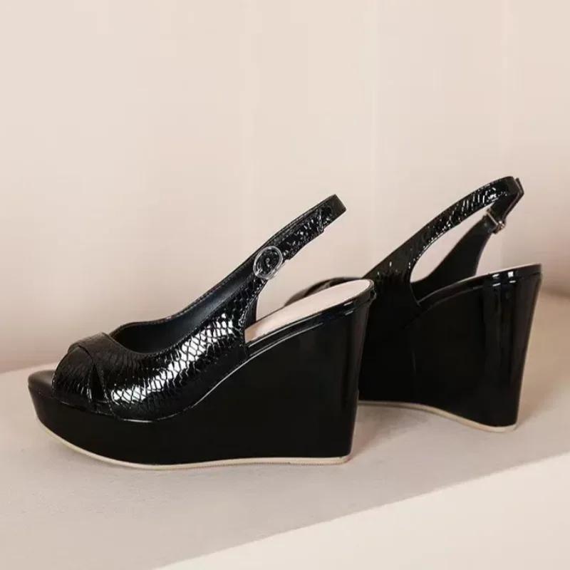 2026 Hot Sale New Peep Toe  Fashion Buckle Strap Plus Size Casual Sandals Women Summer Best Seller Wedge