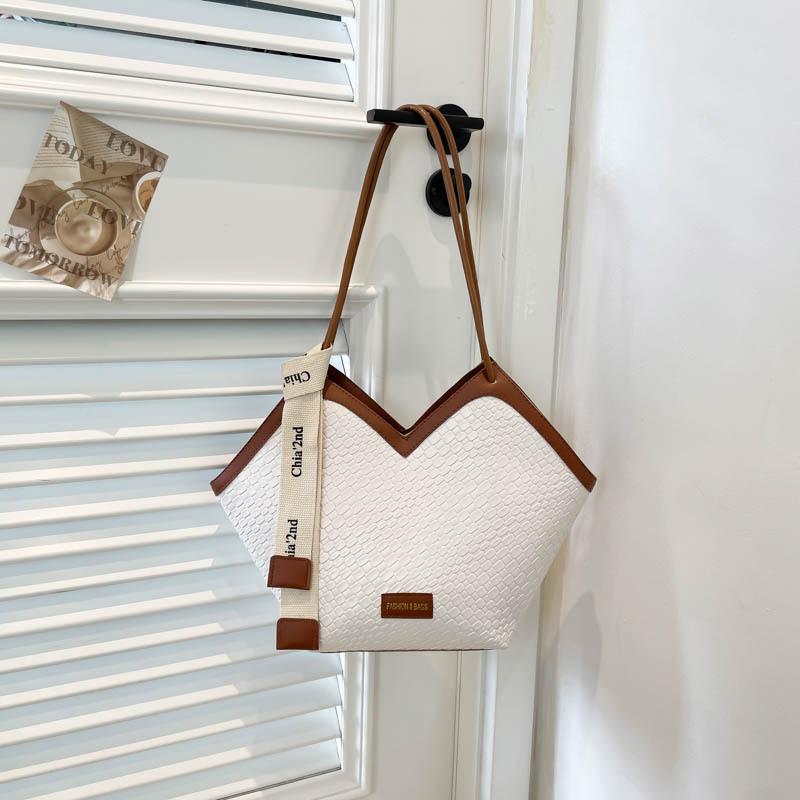 Large capacity retro tote bag classic summer new high-end textured shoulder bag versatile commuter armpit bag