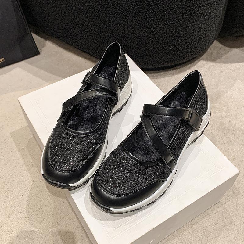 

Кроссовки женские 2024 осень новые на толстой подошве на липучках с низким верхом повседневные одинарные туфли внешняя торговля большие размеры женская обувь 42 чёрный