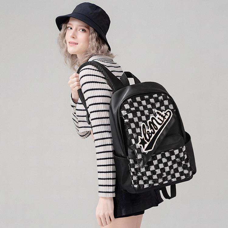 Stylish and Spacious Backpack: Perfect for Travel, School, and Short Trips for Middle School Students - Lightweight and Trendy Design.