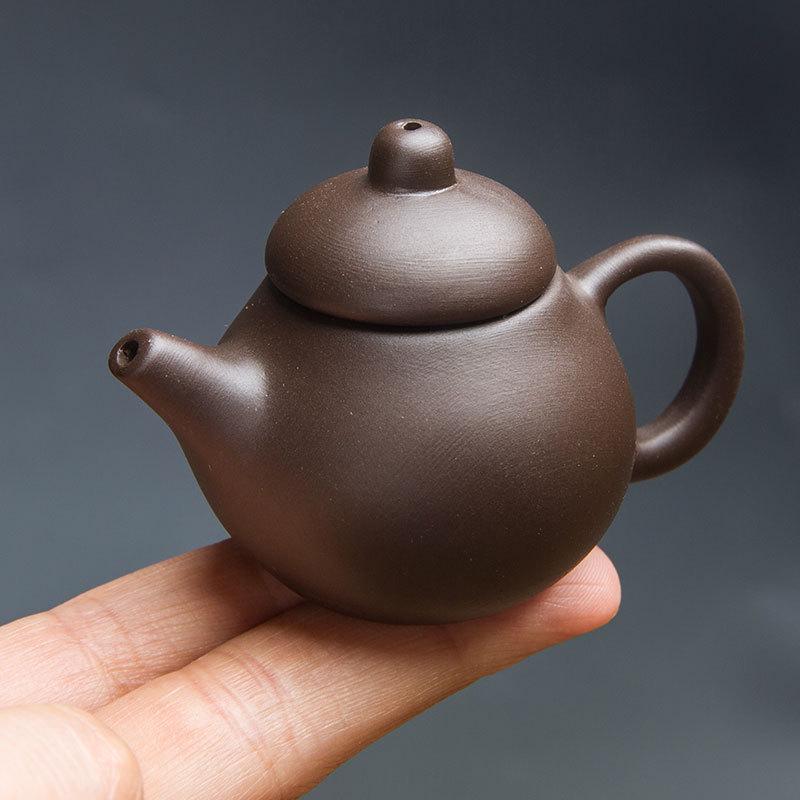 Mini Zisha Teapot: Fingertip Tea Pet Toy for Kung Fu Tea Set Accessories.