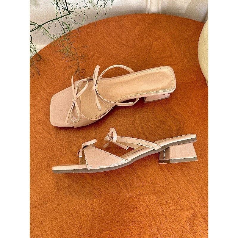 Sanftes Gericht! Temperament Lackleder quadratischer Kopf Schleife mit dickem Absatz Sandalen Damen Sommer und Koreanische Version Sandalen