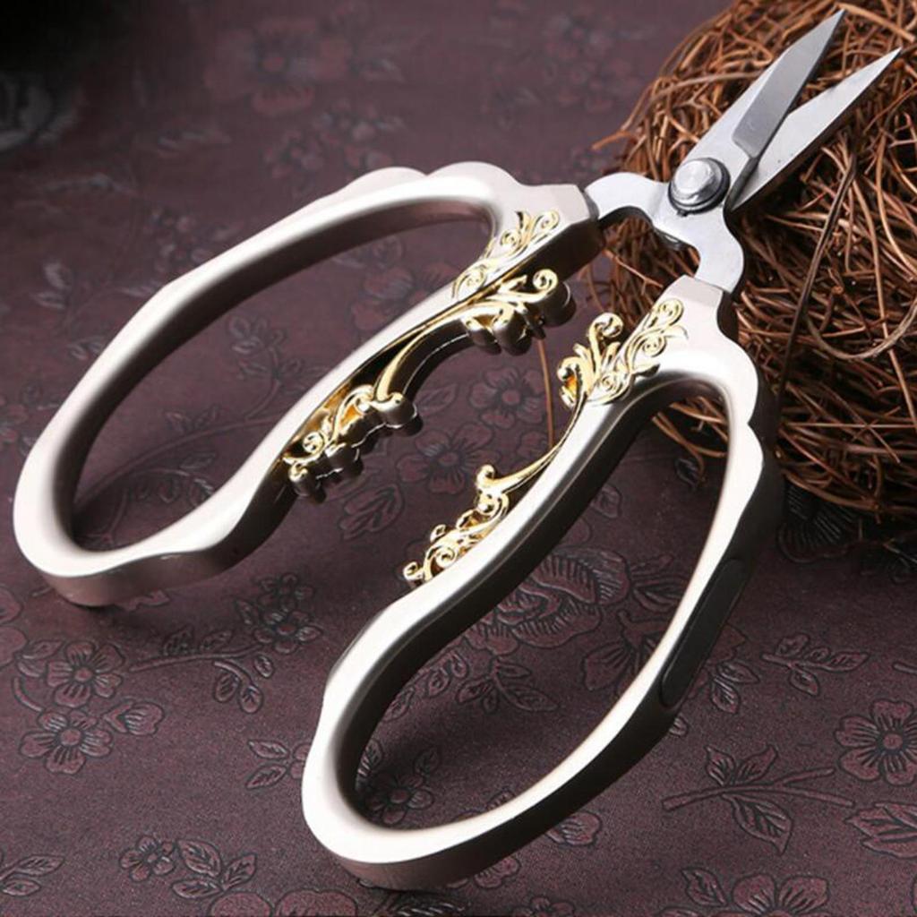 Retro Style Sewing Scissors Art Work Crafting Tool Shears Needlework Threading Stitch Tailor