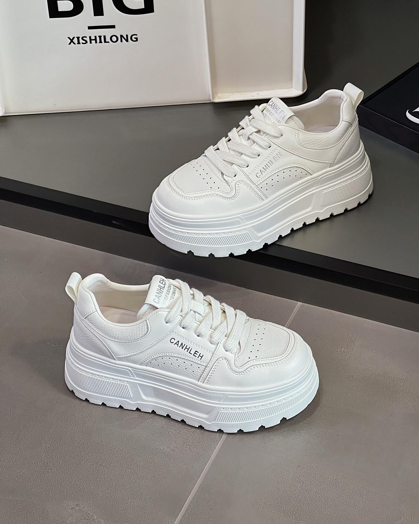 

2025 new models are popular this year. Little white shoes are lightweight and soft soles for women, and they are not tired to go to work. Casual bo 39