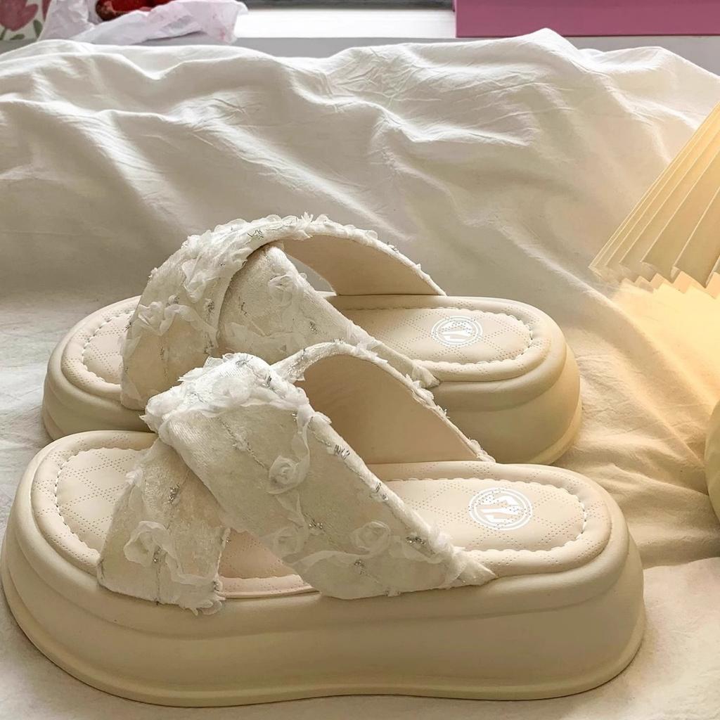 2025 new platform slippers women's summer wear French beautiful fashion high sense fairy wind increase beach