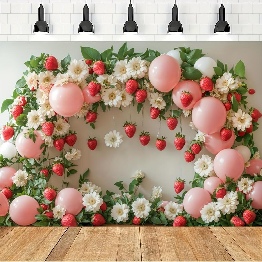 Elegante rosa Ballon-Girlande mit Erdbeer- und Blumen-Fotografiehintergrund