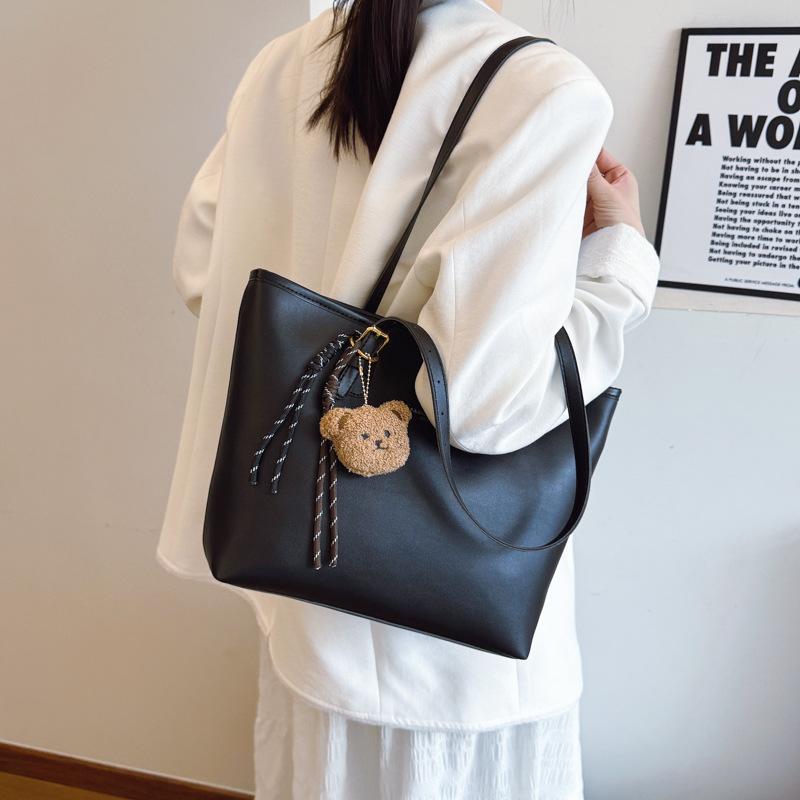 Retro large-capacity bag women's 2026 new fashion niche tote bag shoulder armpit bag