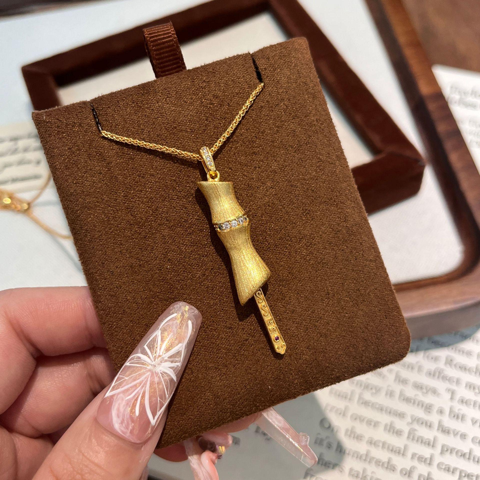 

Women S Collarbone Chain Removable Pendant With Necklace On Brushed Bamboo Joint