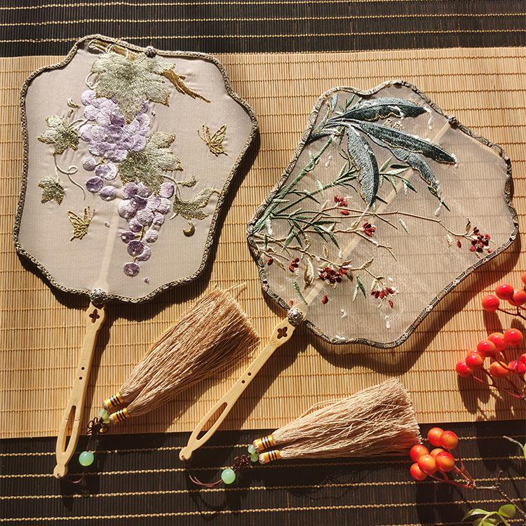 Classic Hanfu Round Fan: Embroidered Ancient Style Dance Accessory