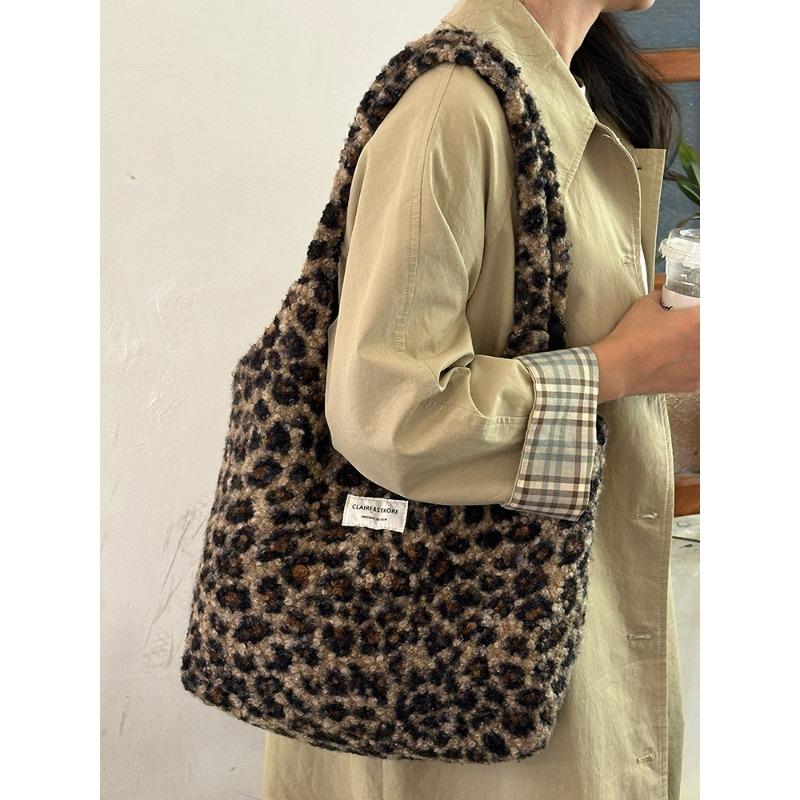 

Korean retro leopard print tote bag new fashion college style underarm bag large capacity casual plush shoulder bag