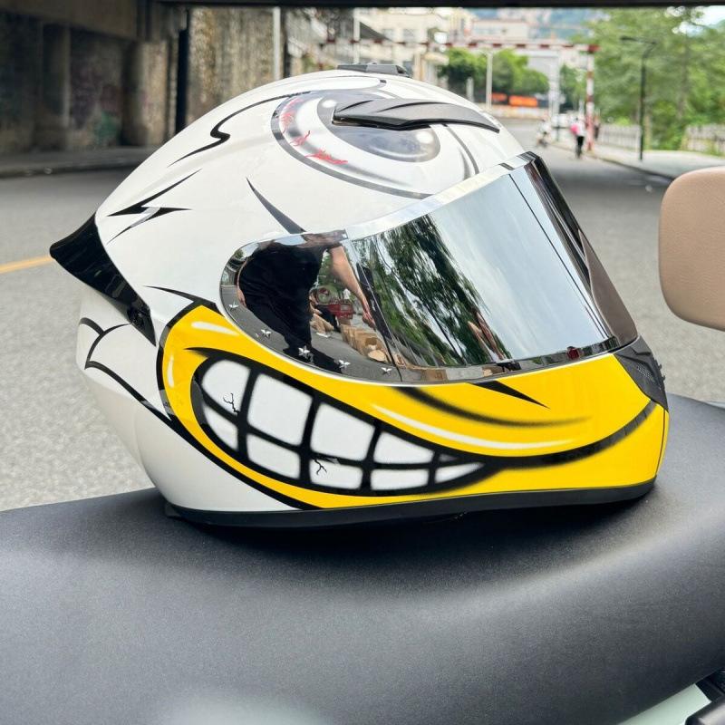 New Locomotive Motorcycle Men's and Women's 3c Full Helmet Motorcycle Personalized Handsome Safety Helmet Winter Windshield Helmet