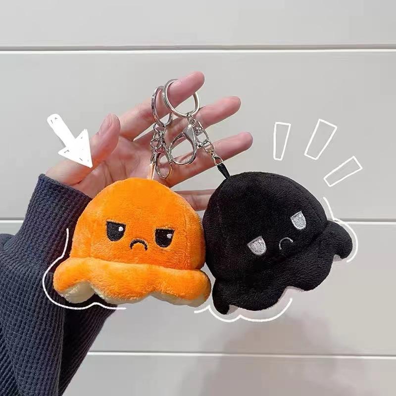 Süßer wendbarer Gesichtswechselnder kleiner Oktopus Anhänger Schultaschen Paar Schlüsselanhänger Plüschanhänger Wendbarer Oktopus Taschenzubehör
