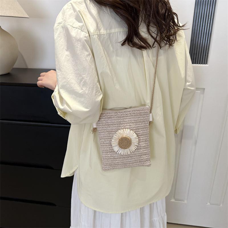 Fashionable Small Woven Beach Vacation Bag For Women New Trendy 2024 Shoulder Bag