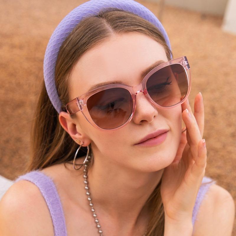 Retro Cat Eye Sunglasses Women Gradient Lens UV400 Protection Unisex Wide Leg Design Fashion Shades