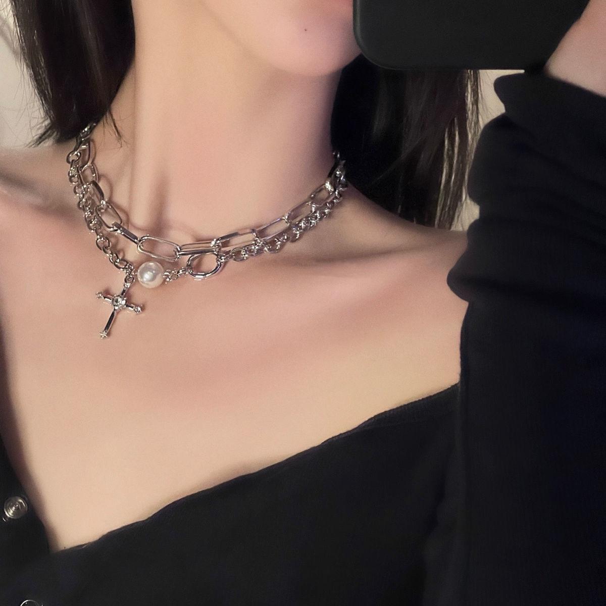 

New cross pearl necklace women s collarbone chain Internet celebrity sweet cool light luxury niche design autumn spice
