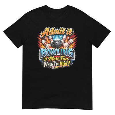 Gib es zu, Bowling macht mehr Spaß, wenn ich hier bin Lustiges Bowler T-Shirt