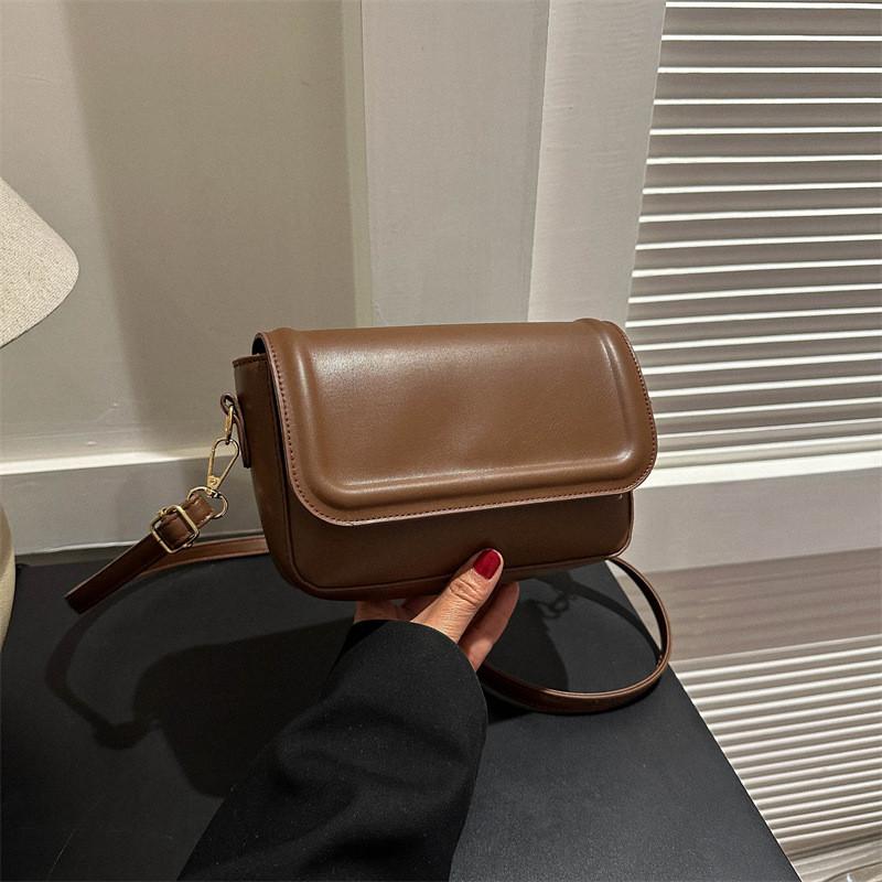 Urban Chic Small Crossbody Bag Trendy 2023 Shoulder Bag Simple Square Purse