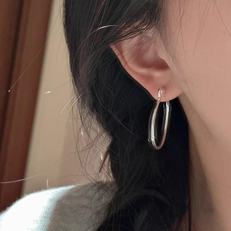 Korean version of Dasu circle earrings circle unique earrings women's niche design sense simple high sense fashion versatile earrings