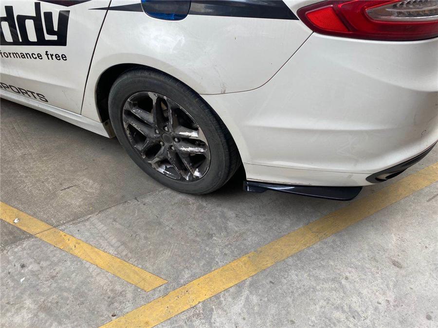 Universal 2Pcs Car Rear Bumper Splitter Diffuser Spoiler Lip Carbon Fiber Look