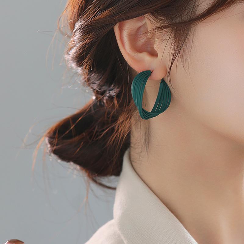 Exquisite Green Gem Dangle Earrings with Silver Needle - Elegant Statement Jewelry for Every Occasion