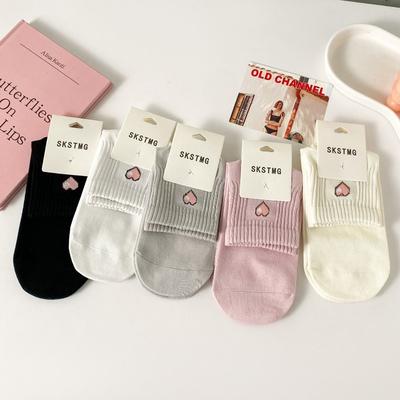 Frühlings-Vielseitige Socken mit Buchstaben-Herz für Damen, Atmungsaktive Baumwollsocken
